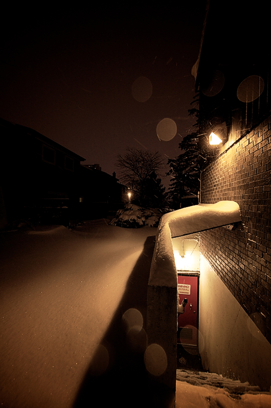 Snowy Entrance [EOS40D | EF-S 10-22@10mm | 1/8 s |f/4.5 | ISO1000]